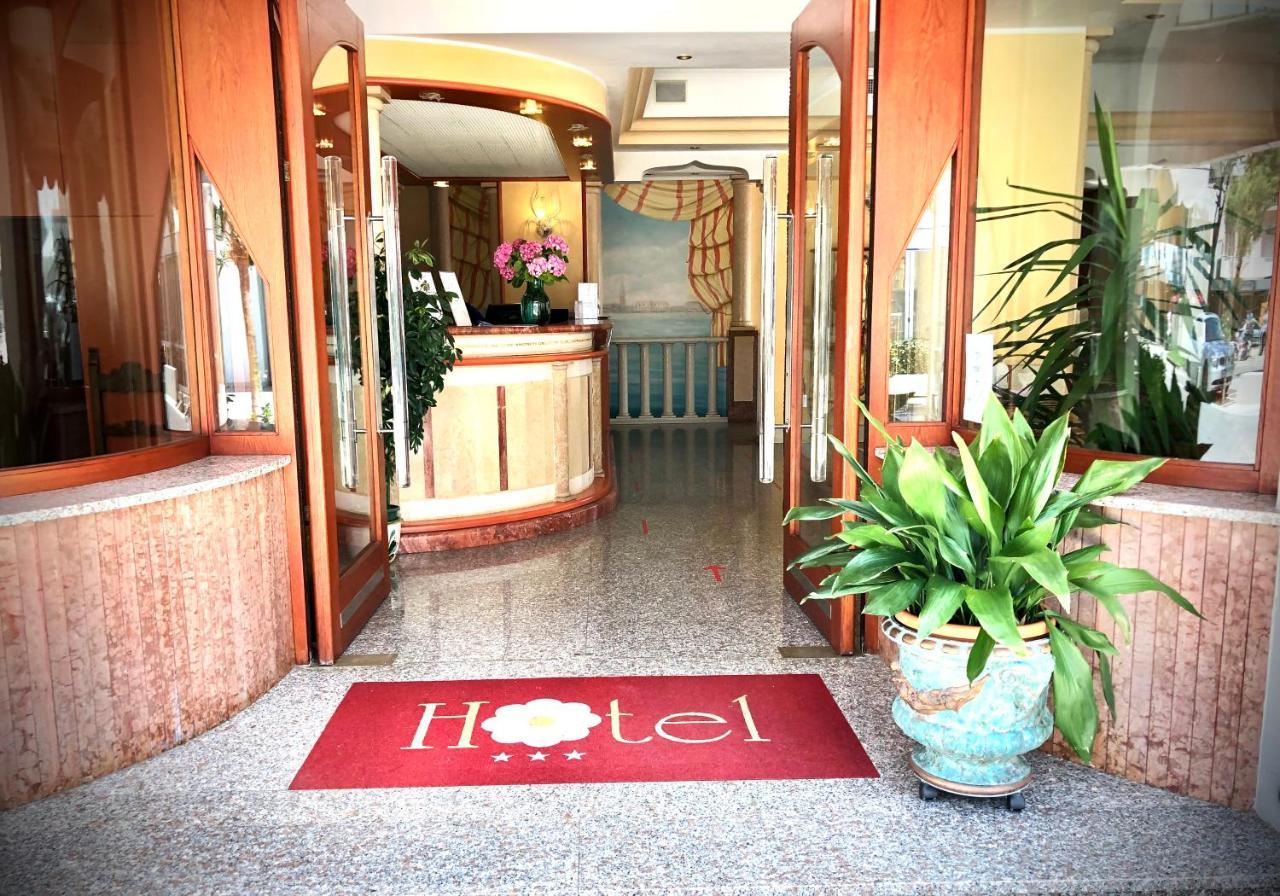 לידו די ג'סולו Hotel Margherita מראה חיצוני תמונה